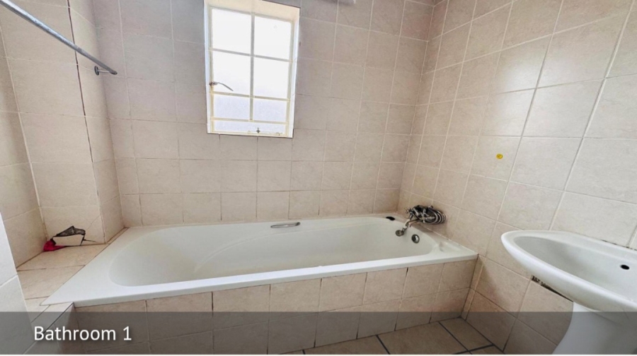 2 Bedroom Property for Sale in Annlin Gauteng