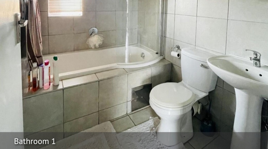 2 Bedroom Property for Sale in Heuweloord Gauteng