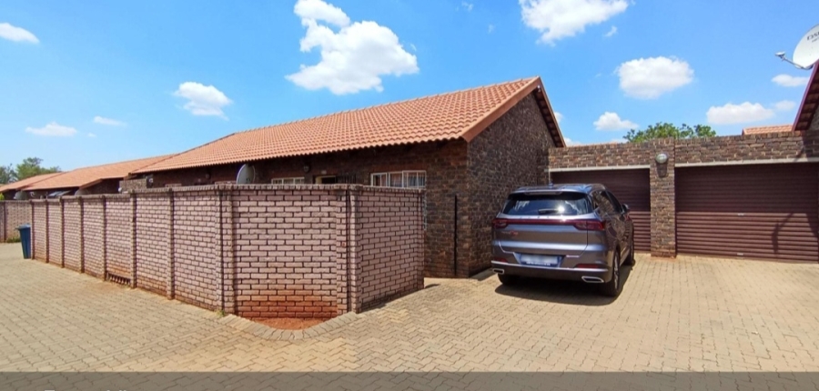 2 Bedroom Property for Sale in The Orchards Gauteng