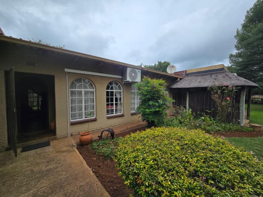 5 Bedroom Property for Sale in Glen Donald A H Gauteng