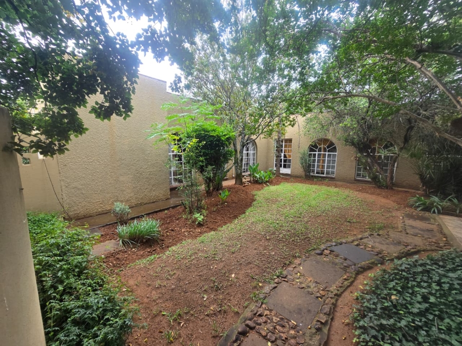 5 Bedroom Property for Sale in Glen Donald A H Gauteng