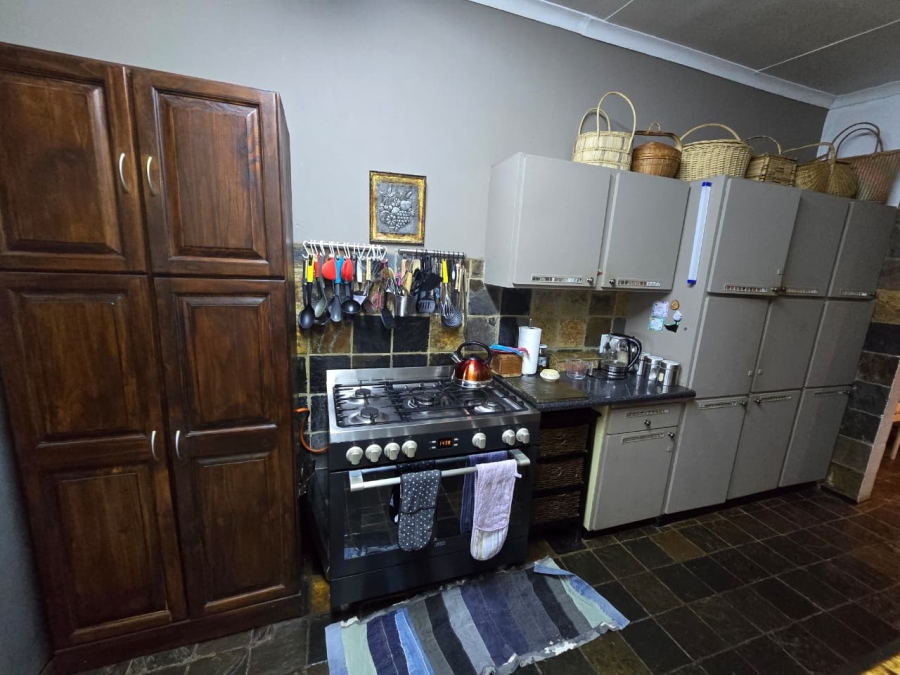 5 Bedroom Property for Sale in Glen Donald A H Gauteng