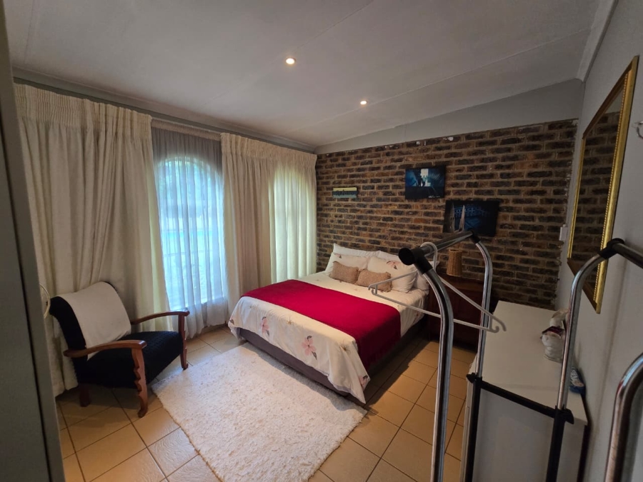5 Bedroom Property for Sale in Glen Donald A H Gauteng