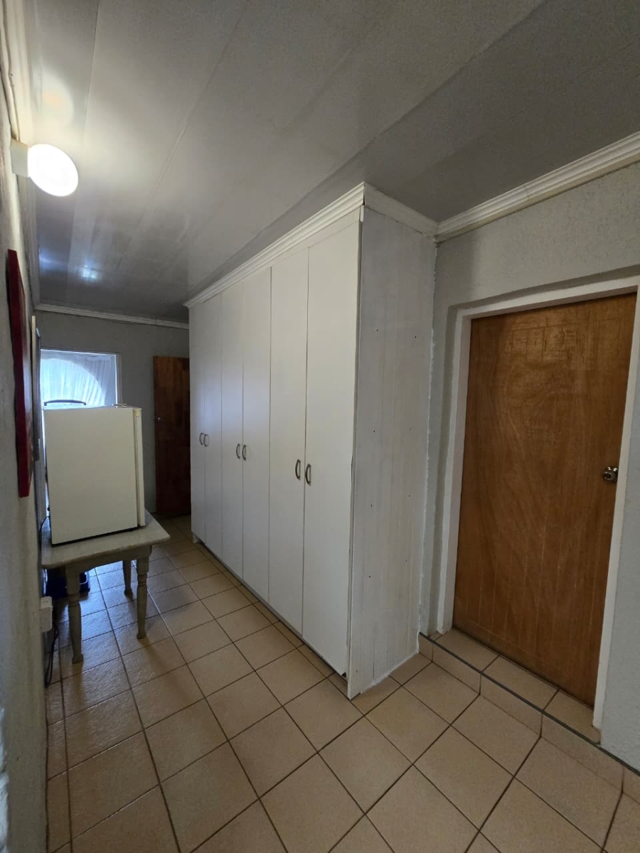 5 Bedroom Property for Sale in Glen Donald A H Gauteng