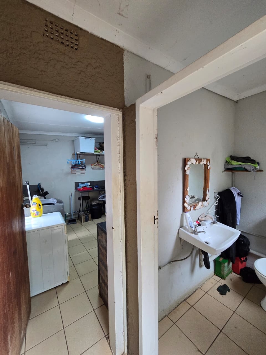 5 Bedroom Property for Sale in Glen Donald A H Gauteng