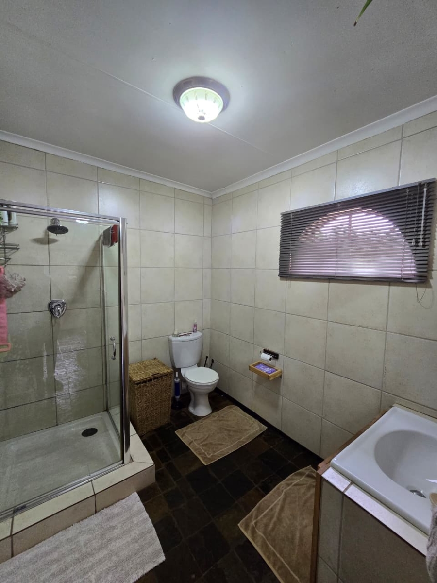 5 Bedroom Property for Sale in Glen Donald A H Gauteng