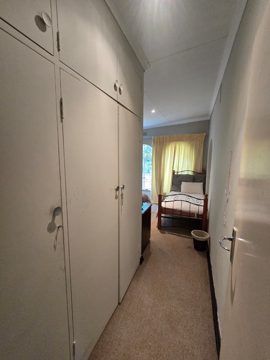 5 Bedroom Property for Sale in Glen Donald A H Gauteng