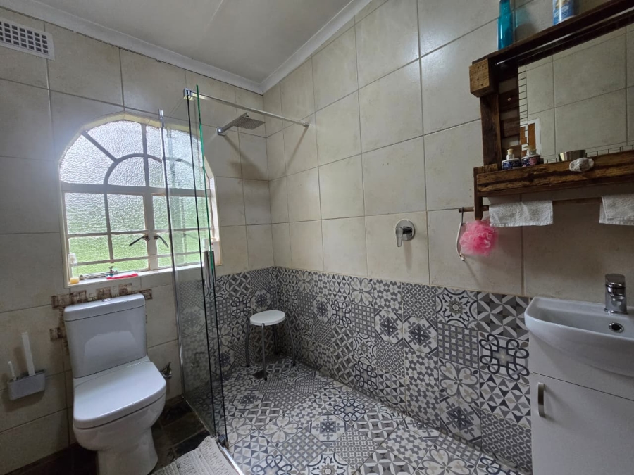 5 Bedroom Property for Sale in Glen Donald A H Gauteng