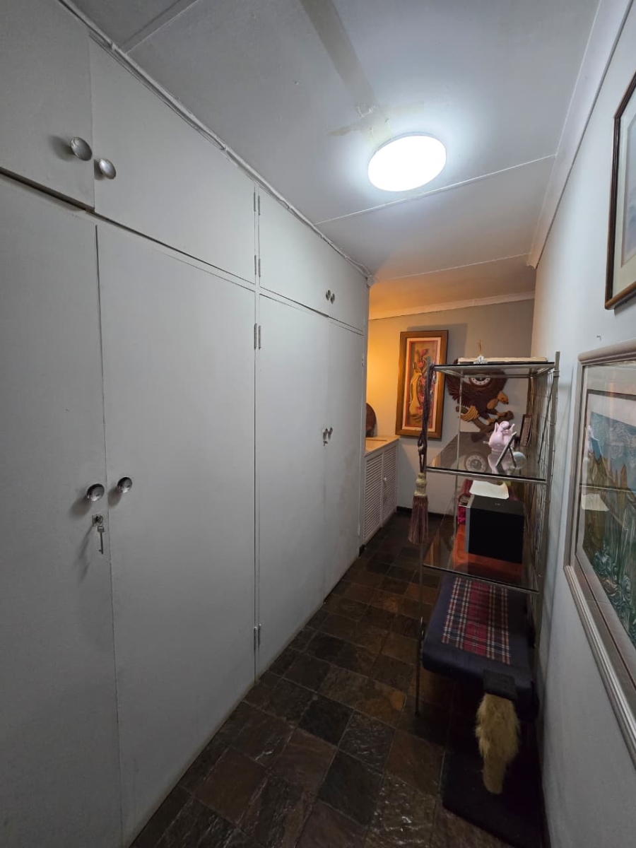 5 Bedroom Property for Sale in Glen Donald A H Gauteng