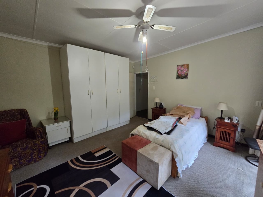 5 Bedroom Property for Sale in Glen Donald A H Gauteng