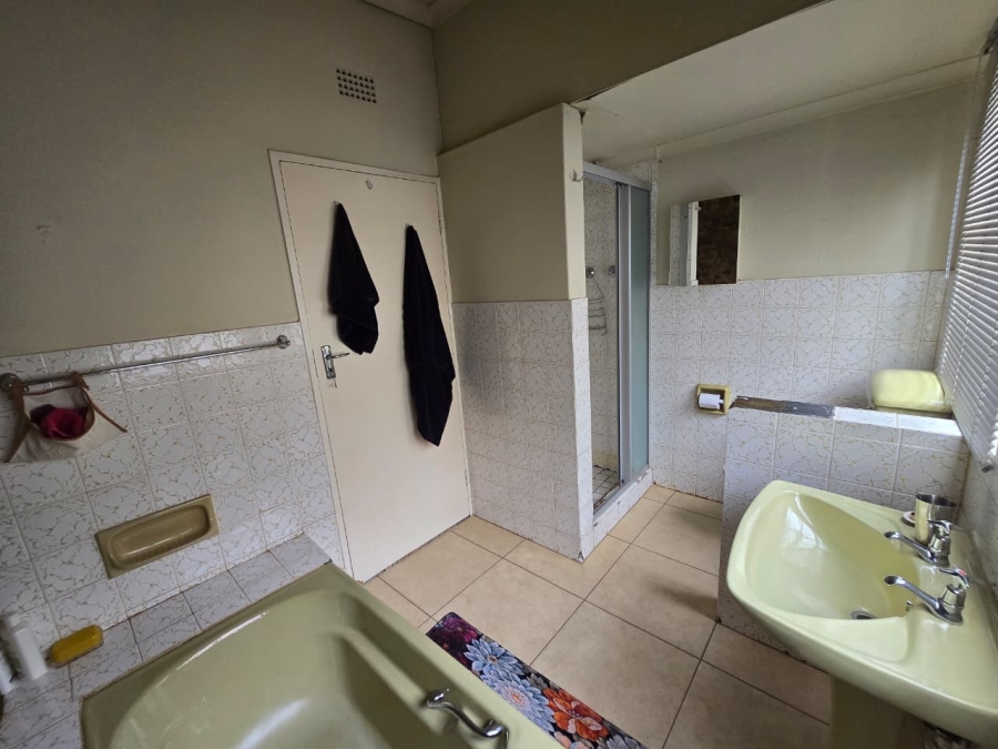 5 Bedroom Property for Sale in Glen Donald A H Gauteng