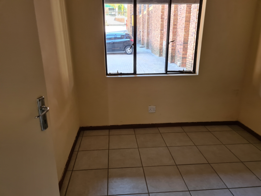 To Let 2 Bedroom Property for Rent in Discovery Gauteng