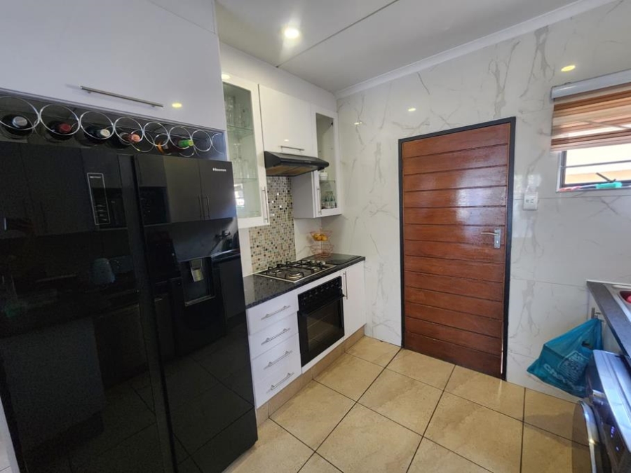 3 Bedroom Property for Sale in Albertsdal Gauteng
