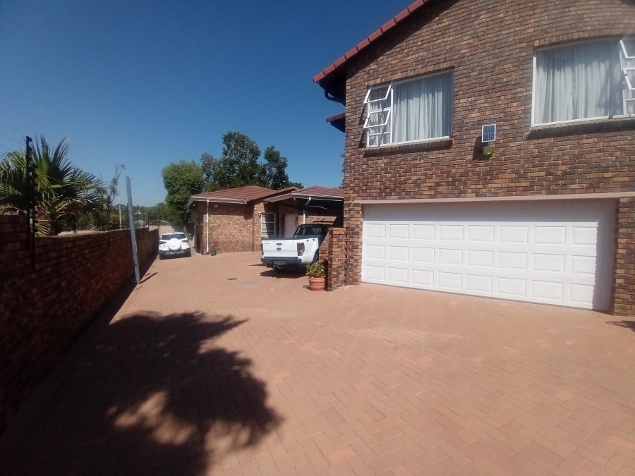 5 Bedroom Property for Sale in Bassonia Gauteng