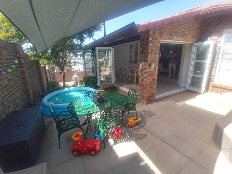 5 Bedroom Property for Sale in Bassonia Gauteng