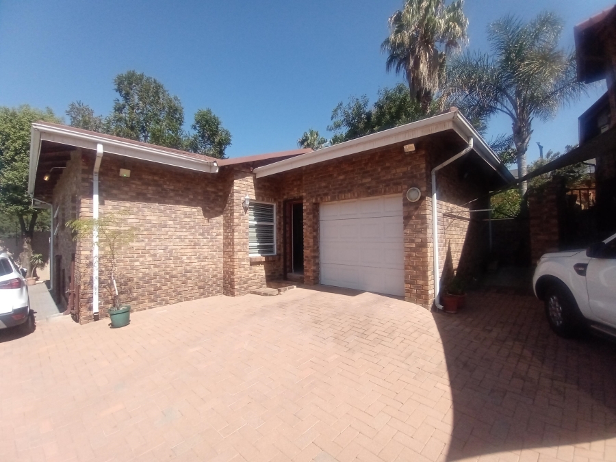 5 Bedroom Property for Sale in Bassonia Gauteng