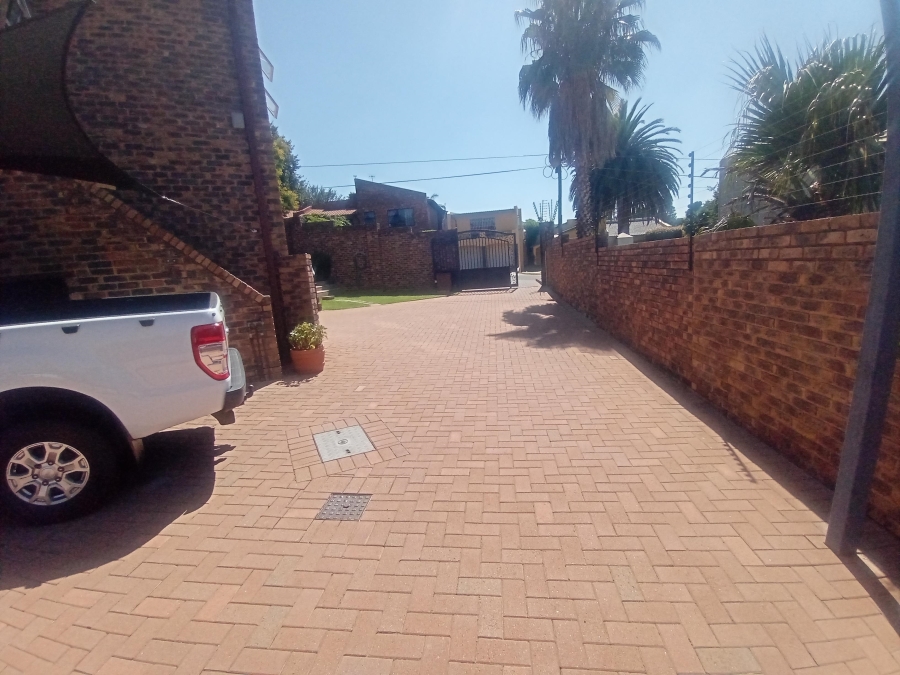 5 Bedroom Property for Sale in Bassonia Gauteng