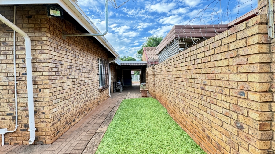 2 Bedroom Property for Sale in Annlin Gauteng