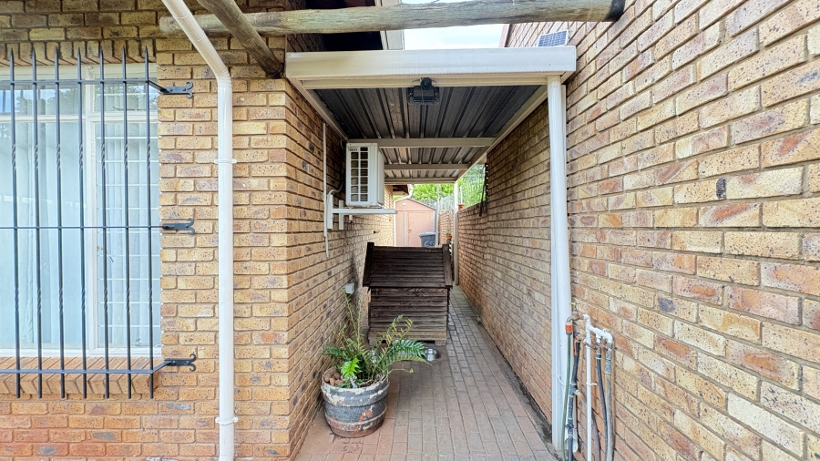 2 Bedroom Property for Sale in Annlin Gauteng