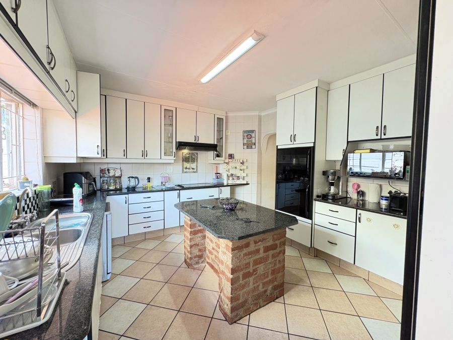 4 Bedroom Property for Sale in Sinoville Gauteng