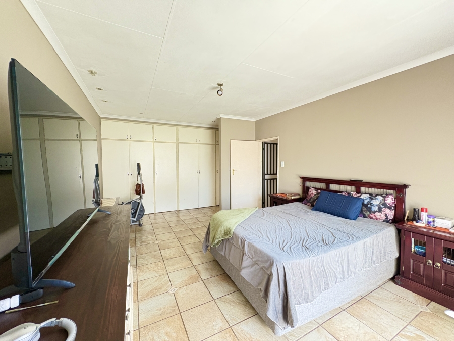 4 Bedroom Property for Sale in Sinoville Gauteng
