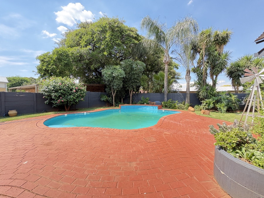 4 Bedroom Property for Sale in Sinoville Gauteng