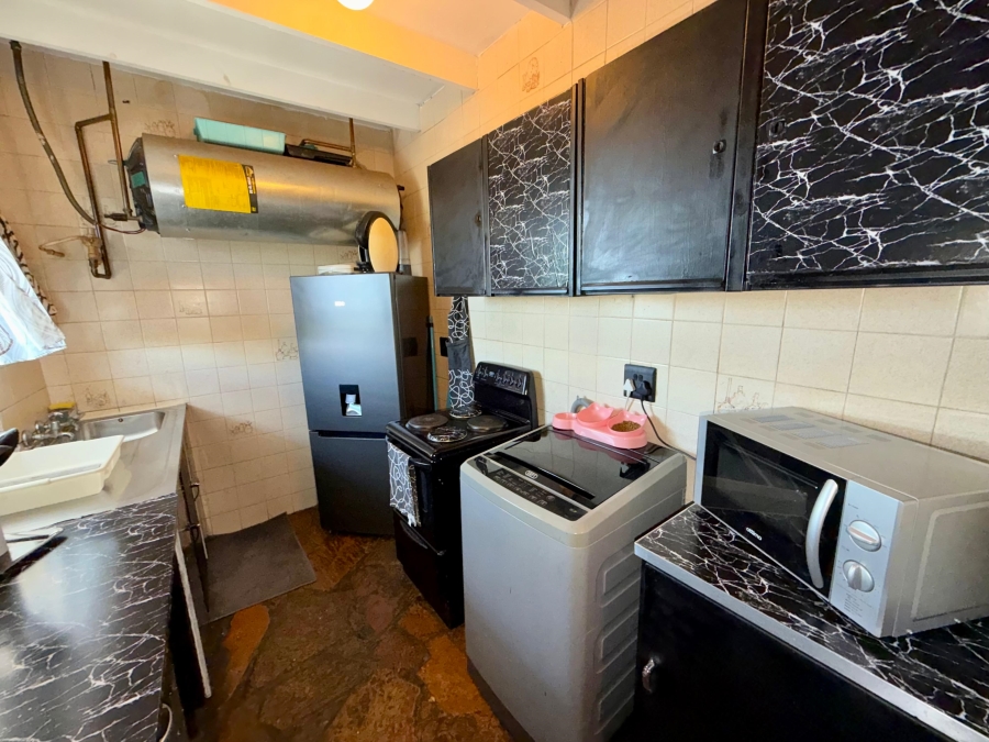 1 Bedroom Property for Sale in Waverley Gauteng