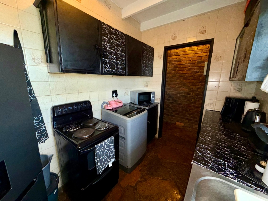 1 Bedroom Property for Sale in Waverley Gauteng