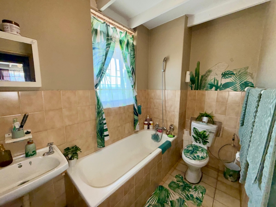 1 Bedroom Property for Sale in Waverley Gauteng