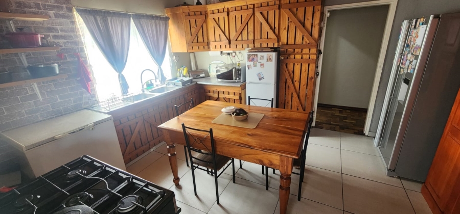 3 Bedroom Property for Sale in Mountain View Gauteng