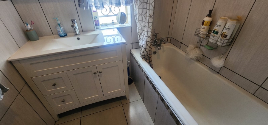 3 Bedroom Property for Sale in Mountain View Gauteng