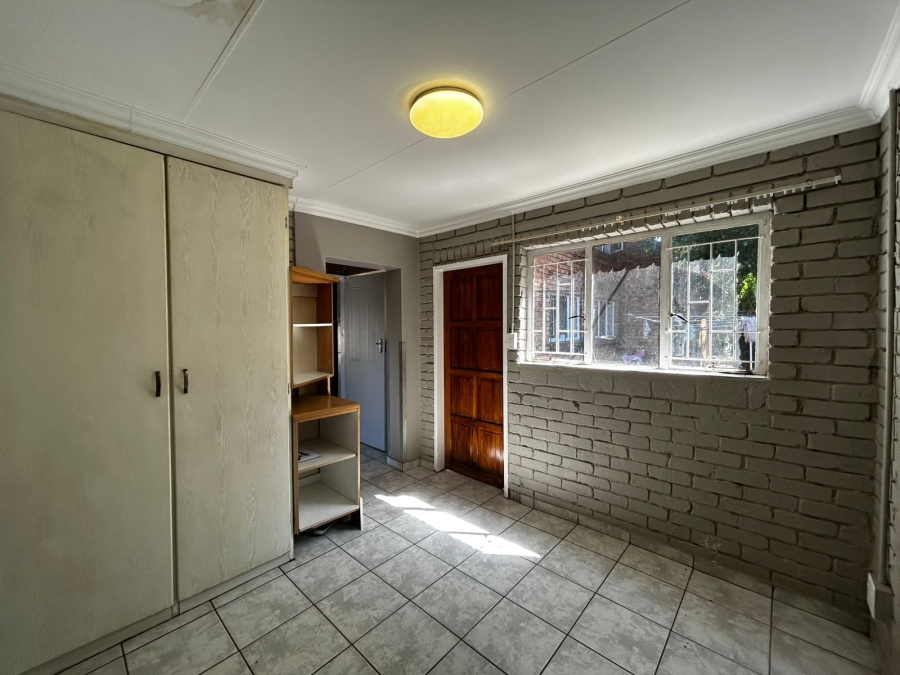 To Let 1 Bedroom Property for Rent in Waverley Gauteng