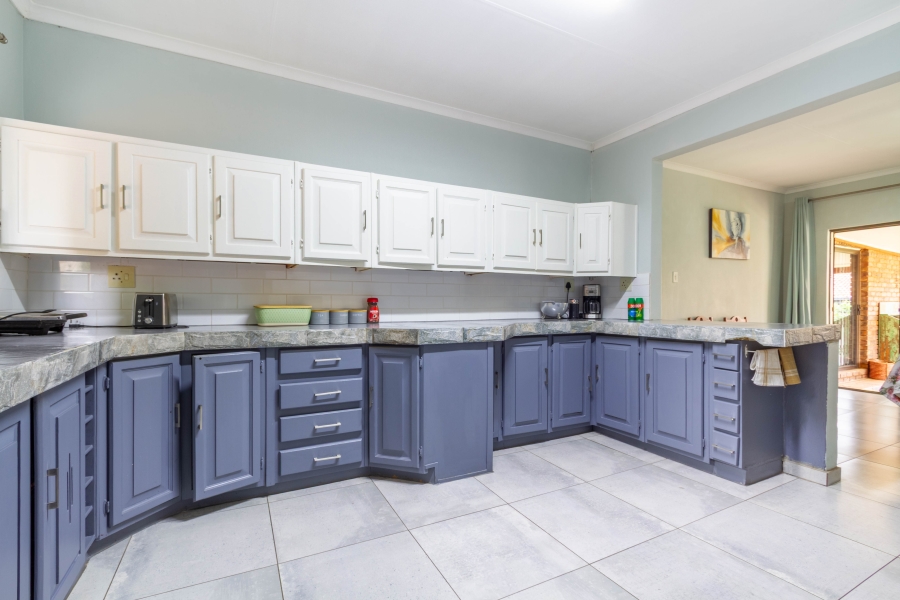 4 Bedroom Property for Sale in Garsfontein Gauteng