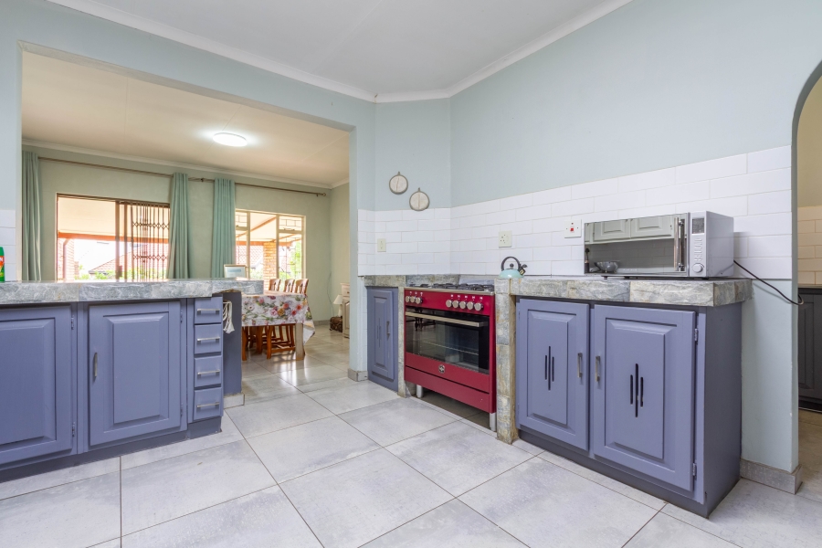 4 Bedroom Property for Sale in Garsfontein Gauteng