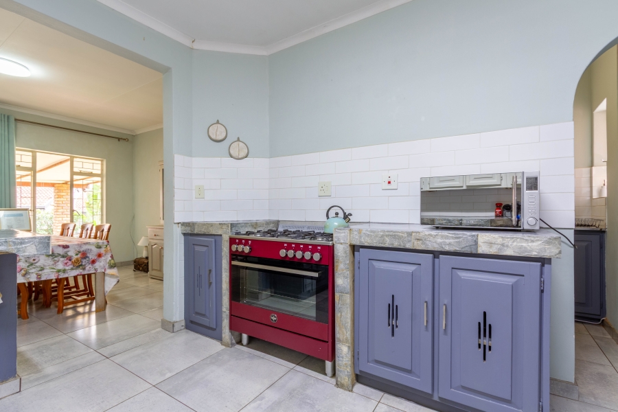 4 Bedroom Property for Sale in Garsfontein Gauteng