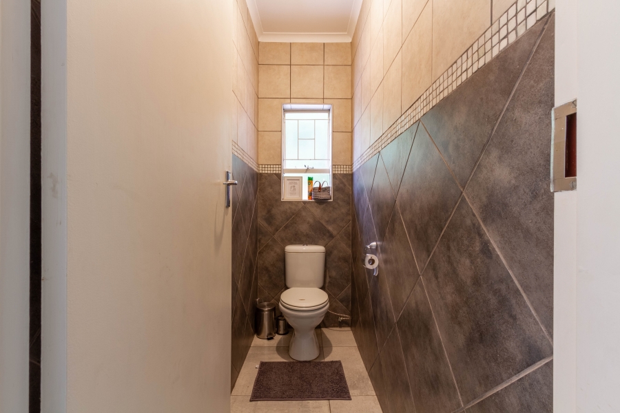 4 Bedroom Property for Sale in Garsfontein Gauteng