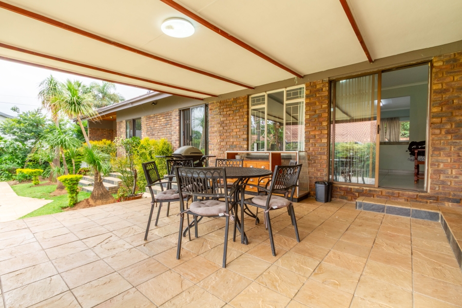 4 Bedroom Property for Sale in Garsfontein Gauteng