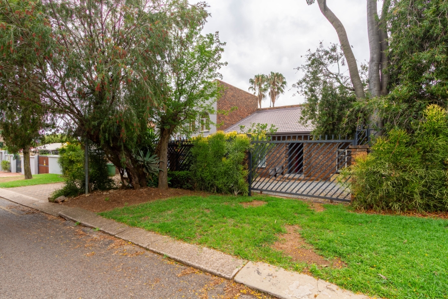 4 Bedroom Property for Sale in Garsfontein Gauteng