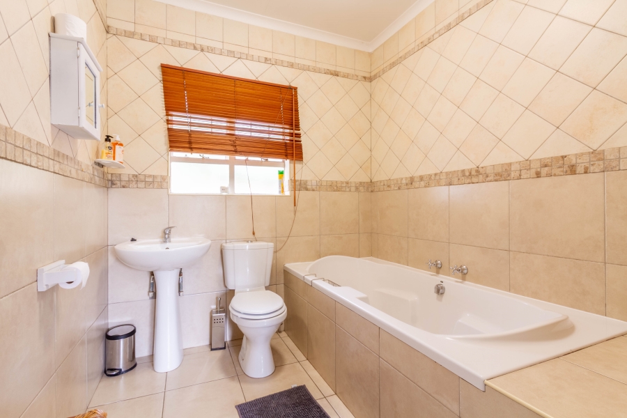 3 Bedroom Property for Sale in Garsfontein Gauteng