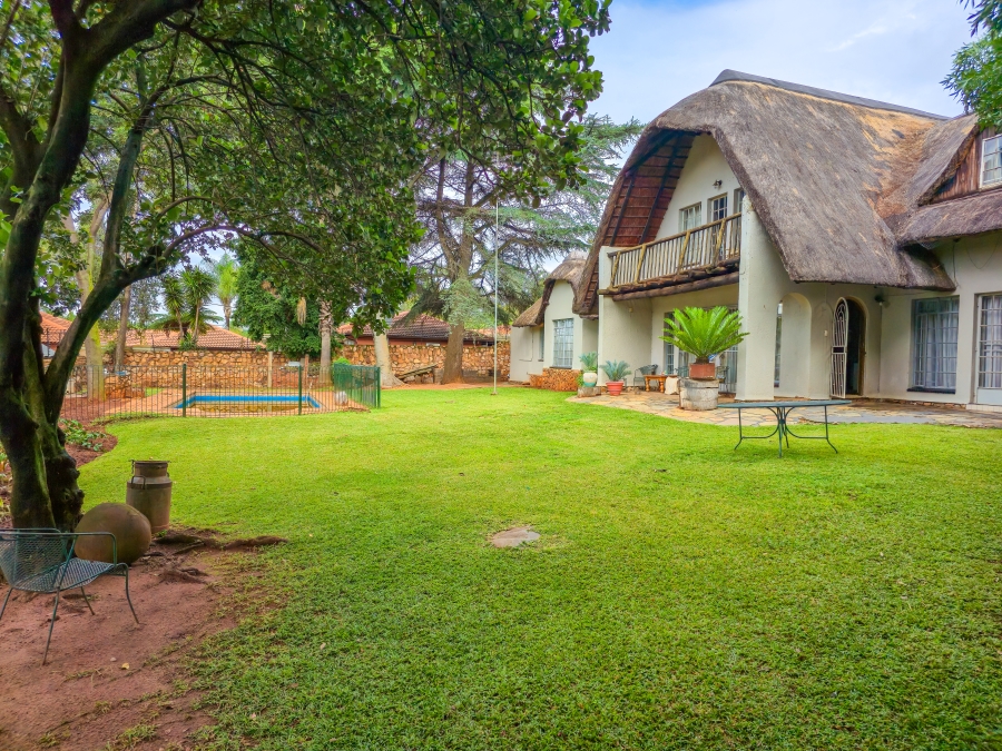 5 Bedroom Property for Sale in Florauna Gauteng