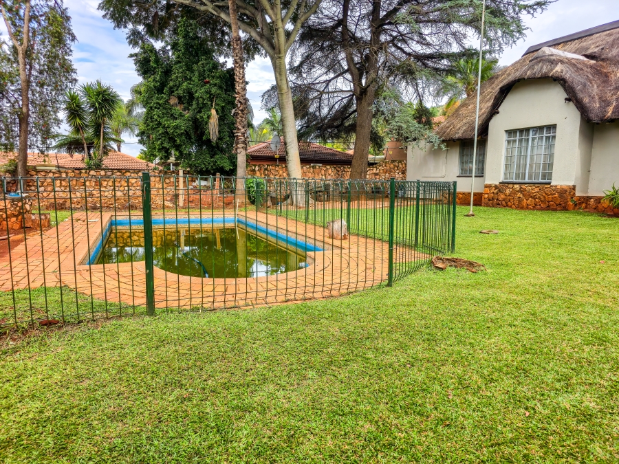 5 Bedroom Property for Sale in Florauna Gauteng