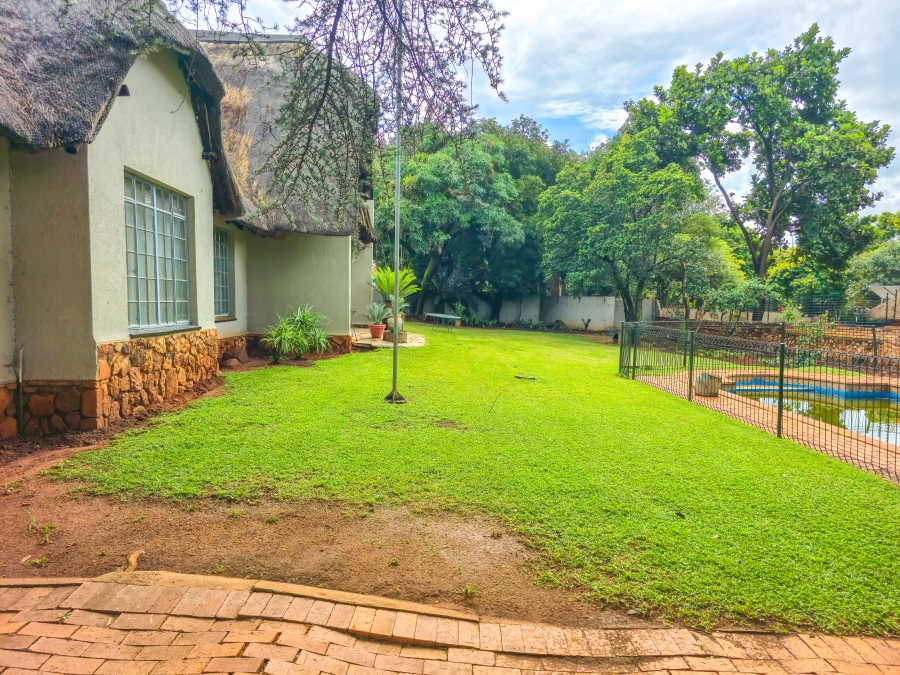 5 Bedroom Property for Sale in Florauna Gauteng