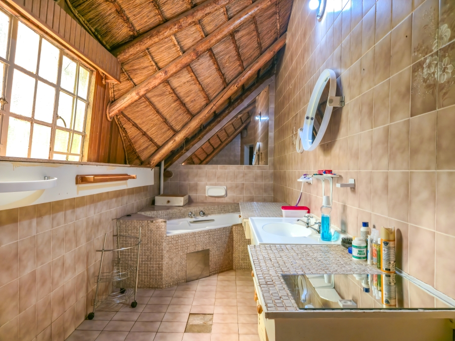 5 Bedroom Property for Sale in Florauna Gauteng