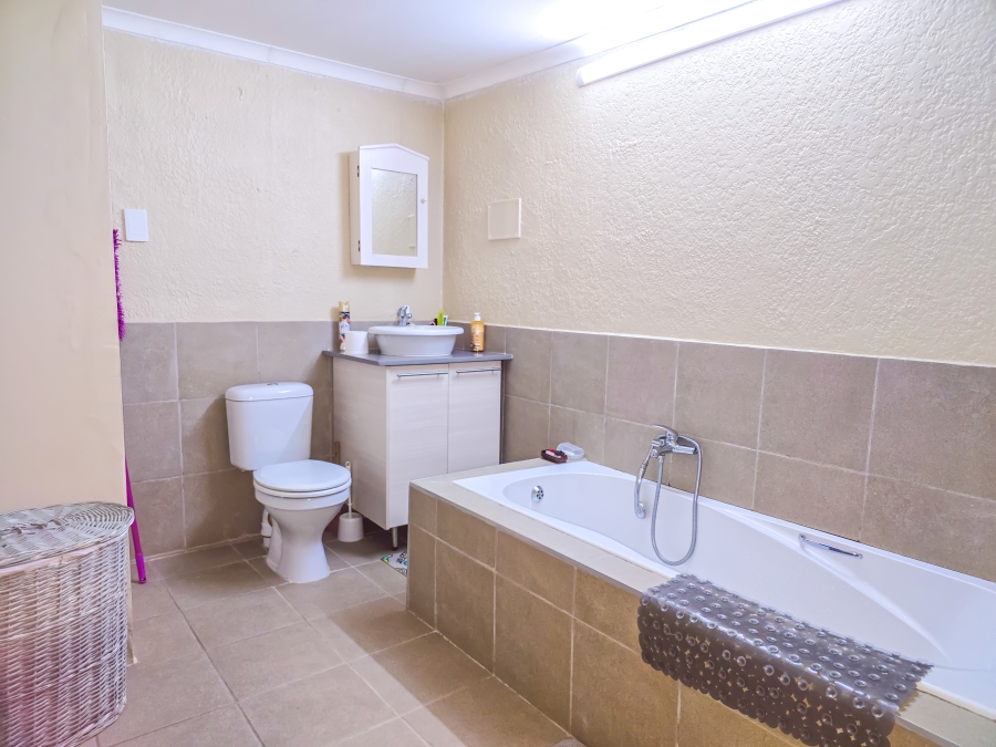 5 Bedroom Property for Sale in Florauna Gauteng