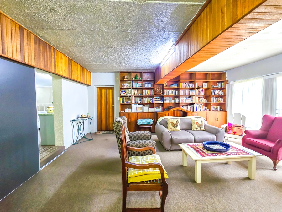 5 Bedroom Property for Sale in Florauna Gauteng