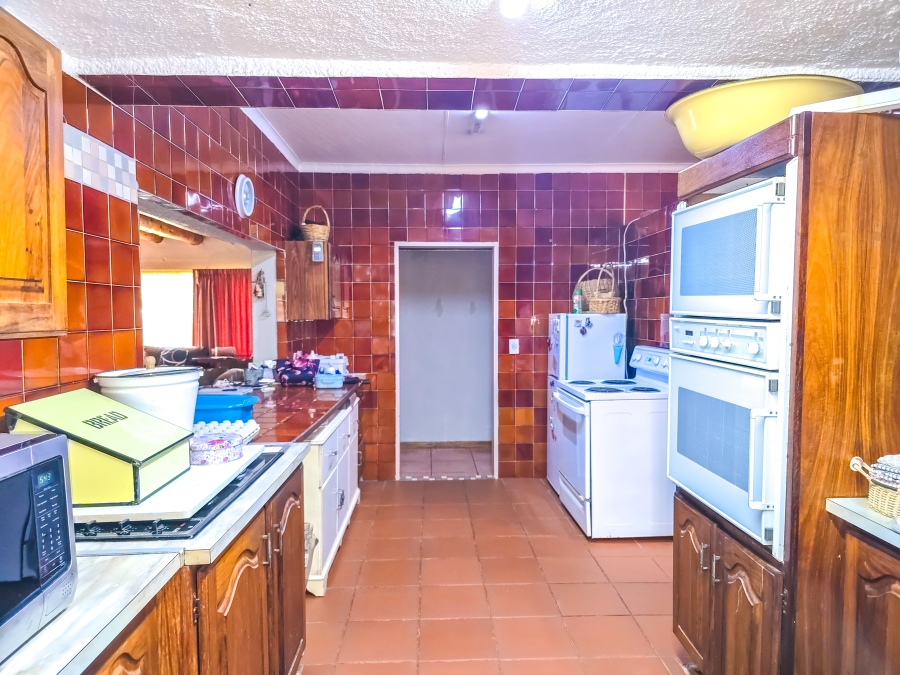 5 Bedroom Property for Sale in Florauna Gauteng