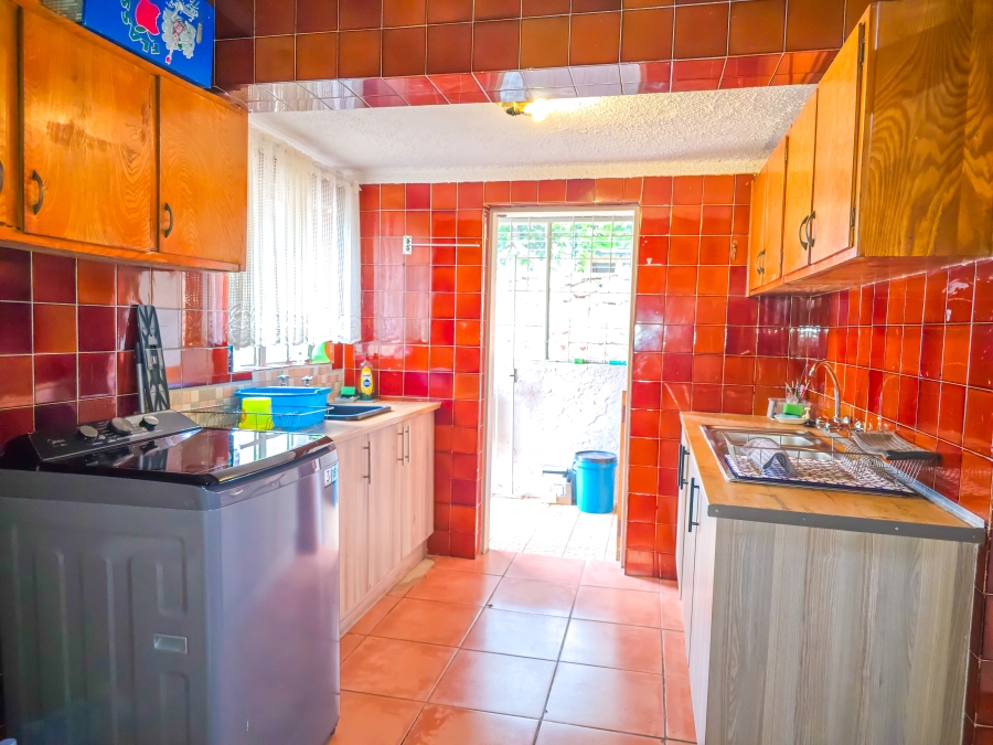 5 Bedroom Property for Sale in Florauna Gauteng