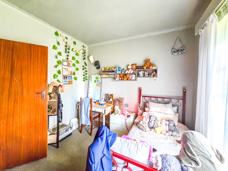 5 Bedroom Property for Sale in Florauna Gauteng