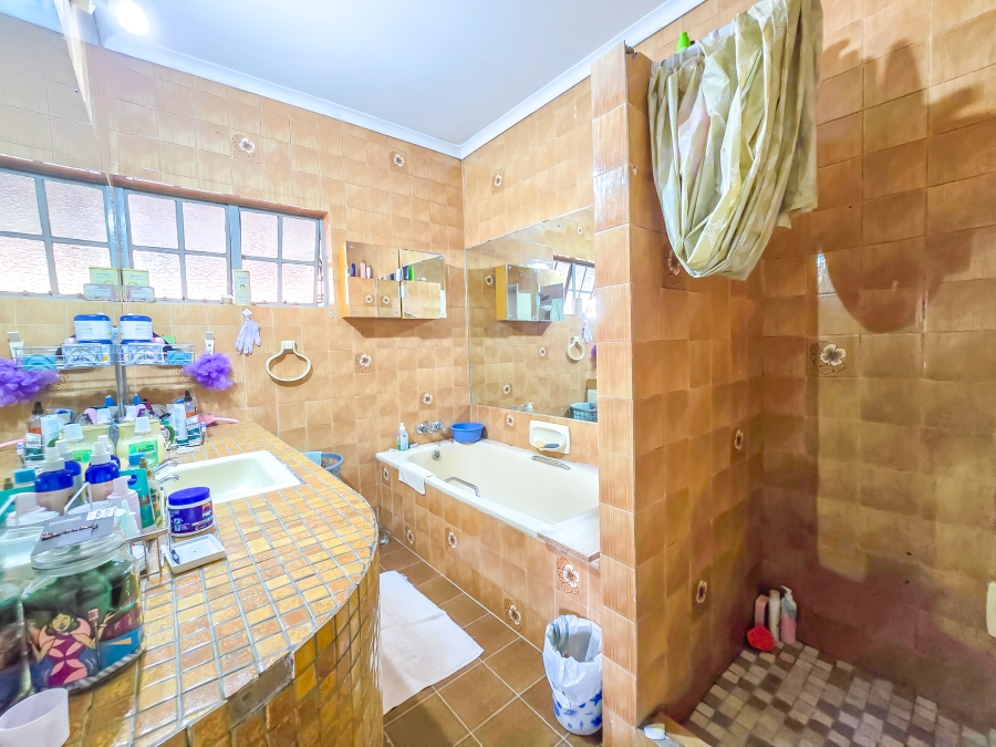 5 Bedroom Property for Sale in Florauna Gauteng