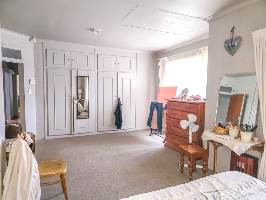 5 Bedroom Property for Sale in Florauna Gauteng